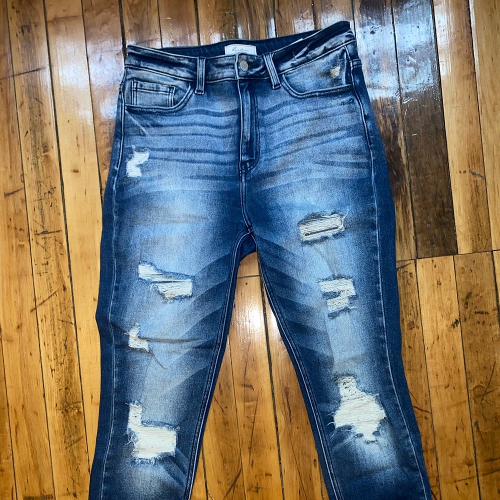 KanCan Signature Distressed Jeans